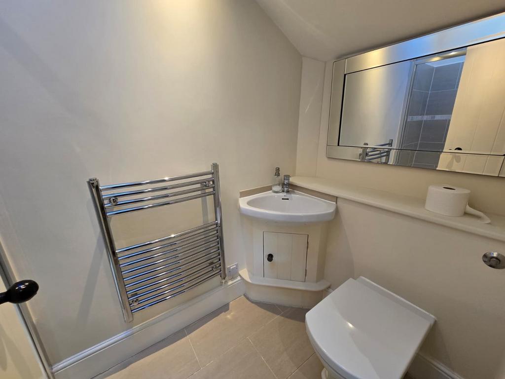 Ensuite shower toile