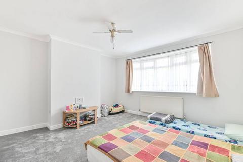 3 bedroom maisonette to rent, Lovat Close, Dollis Hill, London, NW2