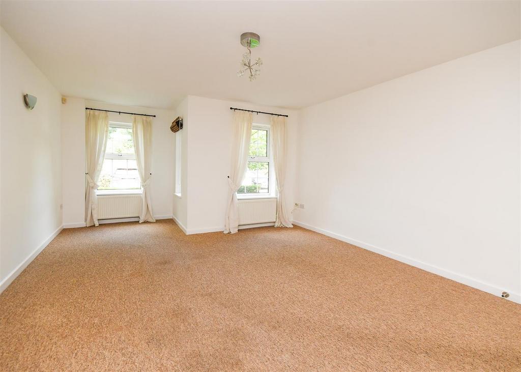 6 Castlecroft House - Lounge.jpg