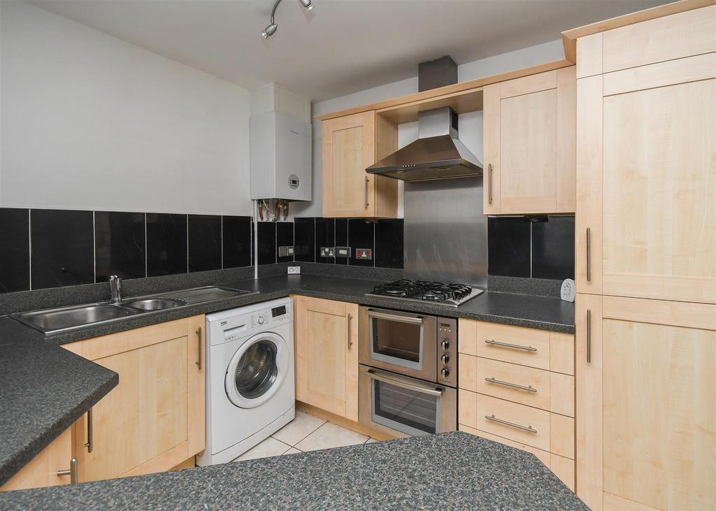 6 Castlecroft House - Kitchen (2).jpg