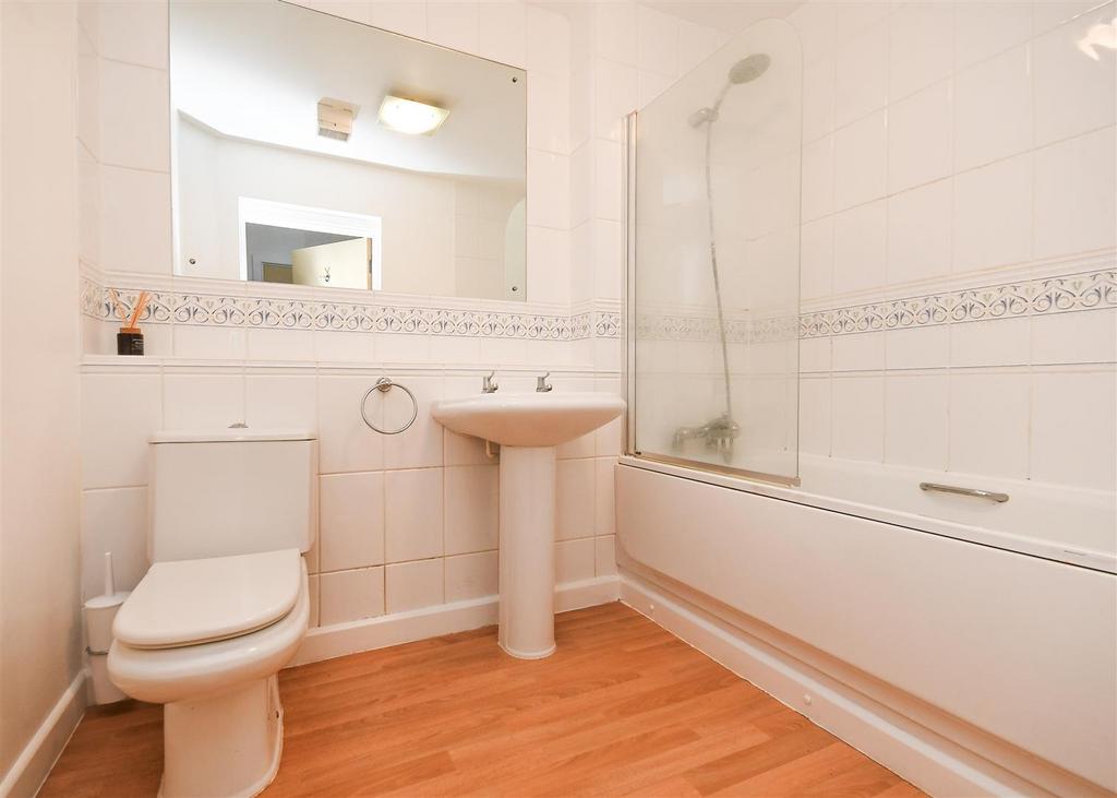 6 Castlecroft House - Bathroom.jpg