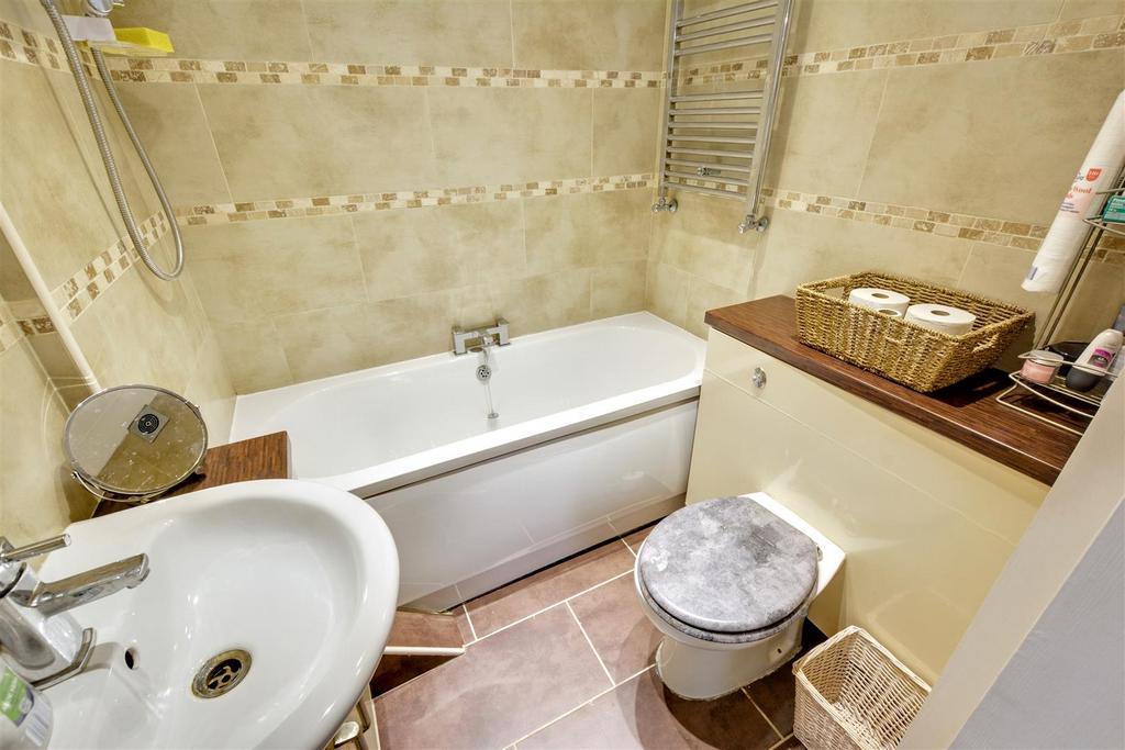Ensuite (2).jpeg
