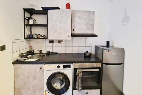 Studio to rent, Church End, Hampshire SO15