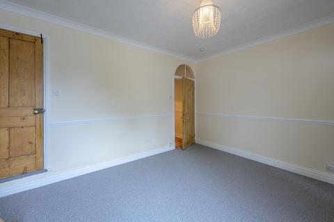 3 bedroom semi-detached house to rent, High Street, Wall Heath, DY6 0HA