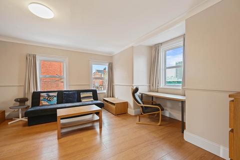 3 bedroom apartment to rent, Saint John`s Hill, Clapham Junction