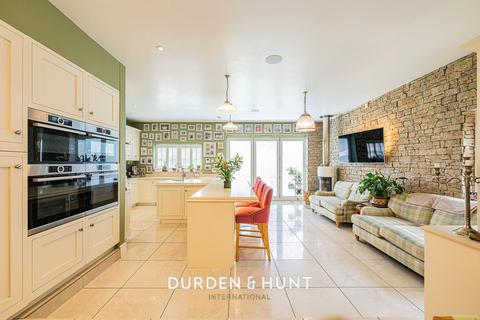 6 bedroom detached house for sale, Dry Street, Basildon SS16