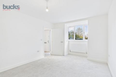 3 bedroom terraced house for sale, Osbourne Gardens. Aylesbury. HP21 8UH