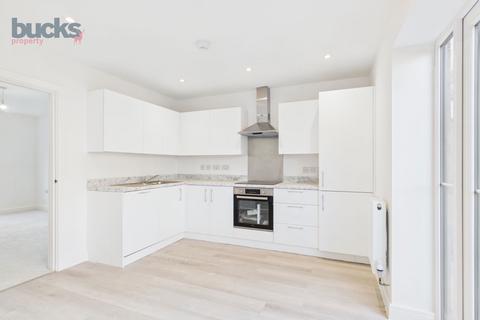 3 bedroom terraced house for sale, Osbourne Gardens. Aylesbury. HP21 8UH