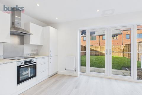 3 bedroom terraced house for sale, Osbourne Gardens. Aylesbury. HP21 8UH