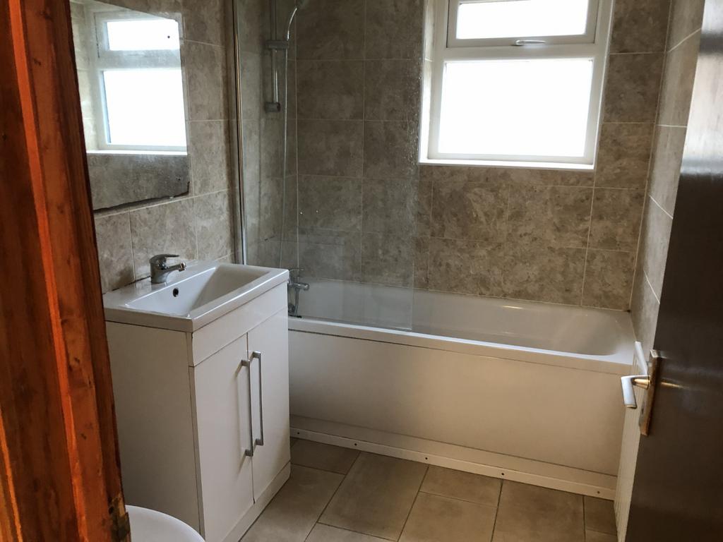 Two-Bedroom Flat at Donnington Garden, Reading, R
