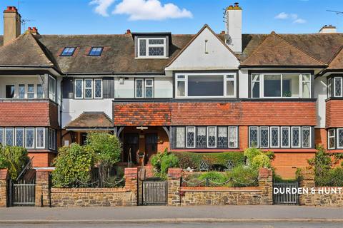 undefined, Grand Parade, Leigh-On-Sea SS9