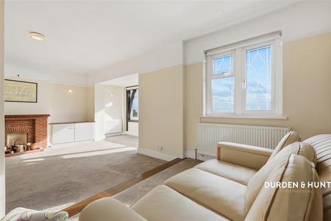 undefined, Grand Parade, Leigh-On-Sea SS9