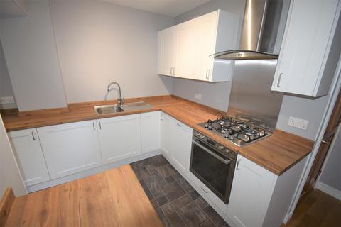 2 bedroom house to rent, Heathfield Mews, Huddersfield HD7