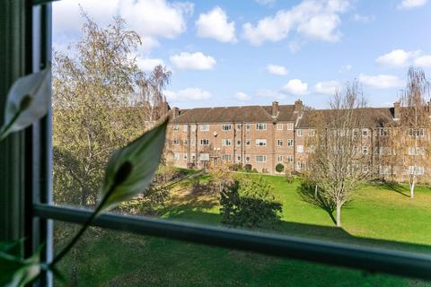 2 bedroom flat for sale, Malford Court, The Drive, South Woodford
