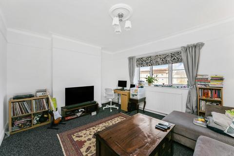 2 bedroom flat for sale, Malford Court, The Drive, South Woodford