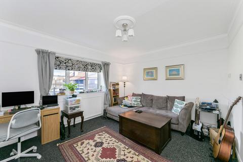 2 bedroom flat for sale, Malford Court, The Drive, South Woodford