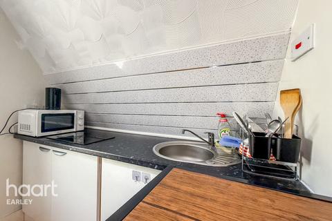undefined, Radstock Road, Reading