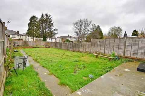 3 bedroom end of terrace house to rent, Hale End Road, Woodford Green, Essex. IG8 9NB