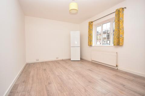 3 bedroom end of terrace house to rent, Hale End Road, Woodford Green, Essex. IG8 9NB