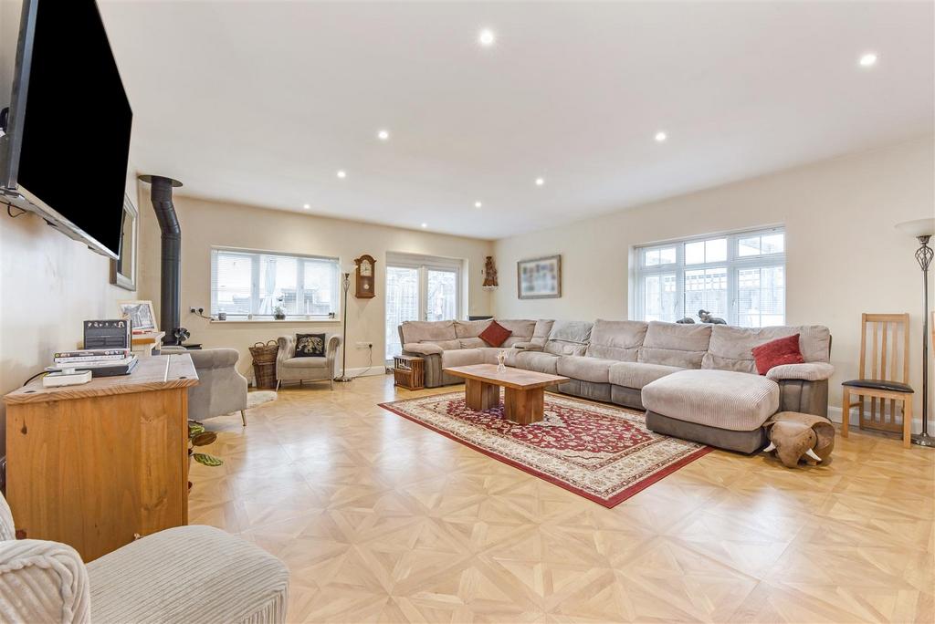 Sitting/Dining Room