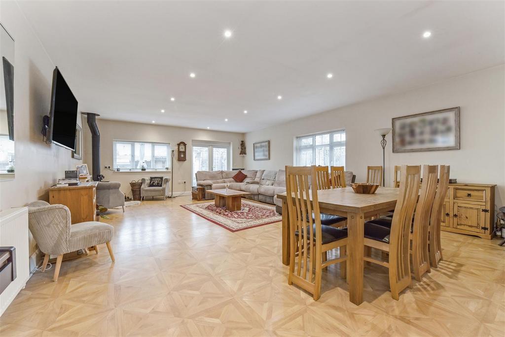 Sitting/Dining Room
