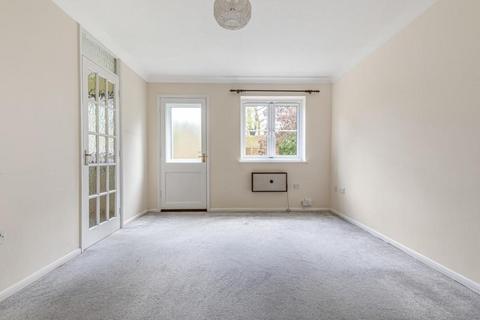 1 bedroom maisonette to rent, Lindley Road, Walton-on-Thames KT12