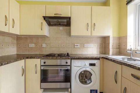 1 bedroom maisonette to rent, Lindley Road, Walton-on-Thames KT12