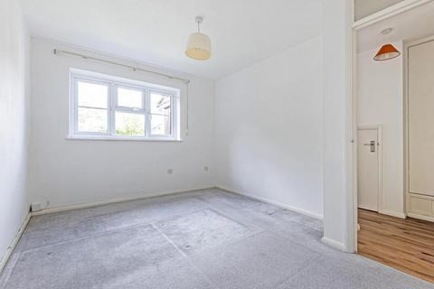 1 bedroom maisonette to rent, Lindley Road, Walton-on-Thames KT12