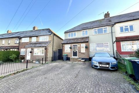 Marston Avenue, Chessington, Surrey. KT9 2HF