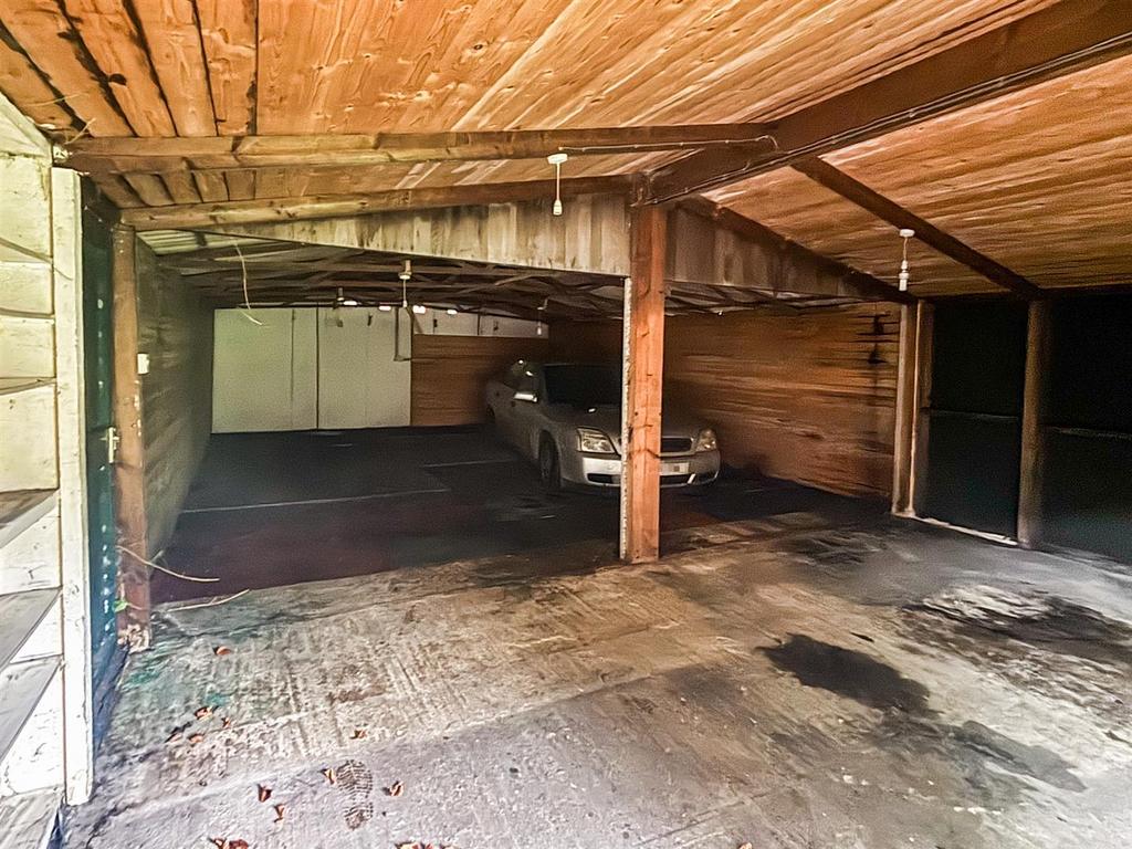 Detached Garage/ Workshop