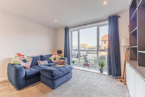 4 bedroom end of terrace house to rent, Bomford Place, Pershore