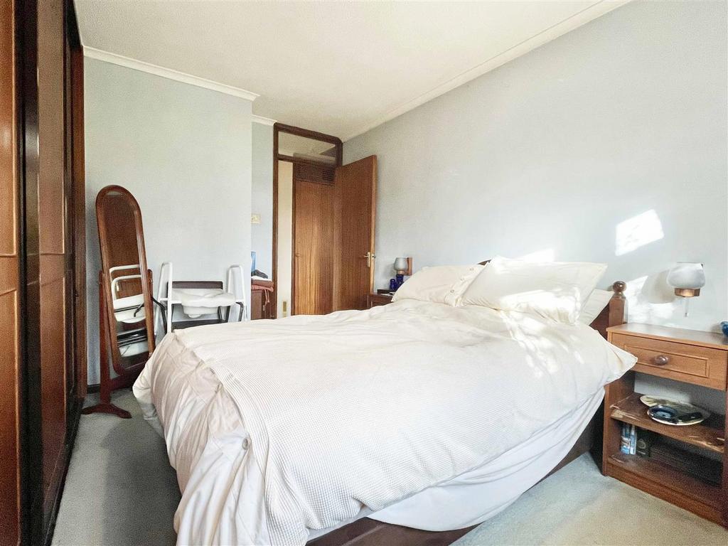 Bed1.jpg