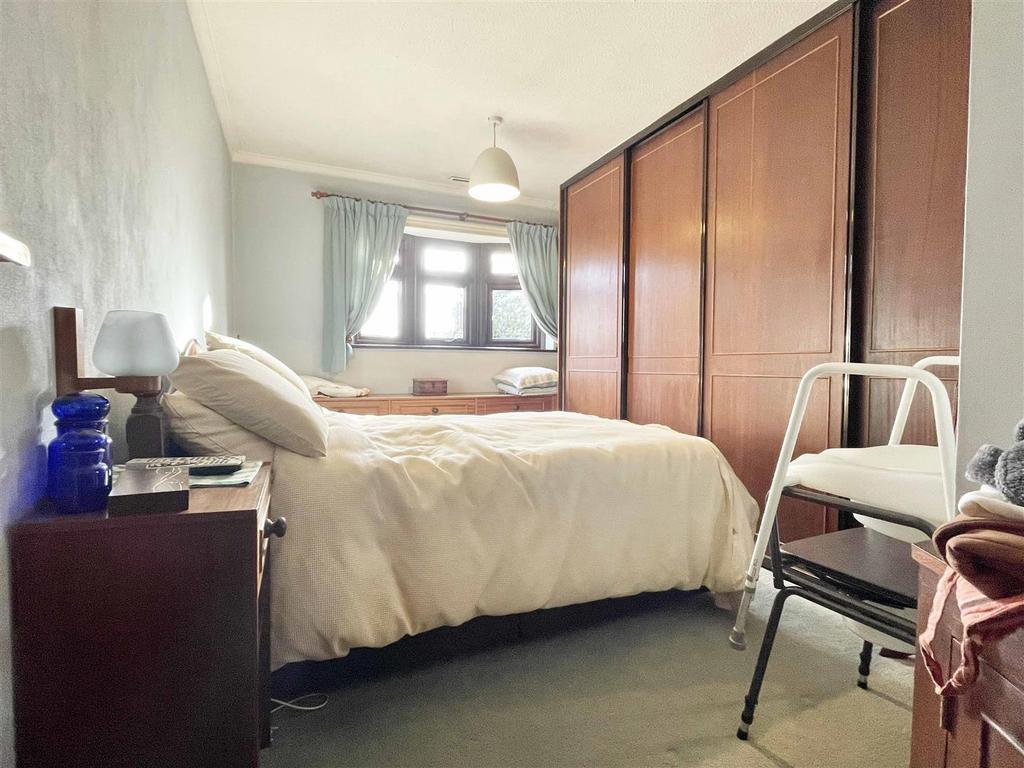 Bed1b.jpg