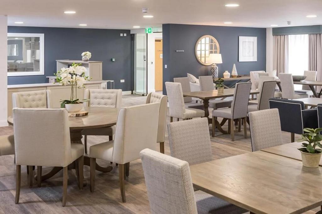 Restaurant small.jpg