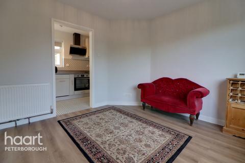 3 bedroom semi-detached house to rent, Station Road, Holme