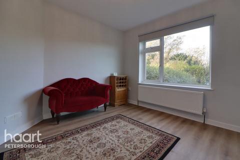 3 bedroom semi-detached house to rent, Station Road, Holme