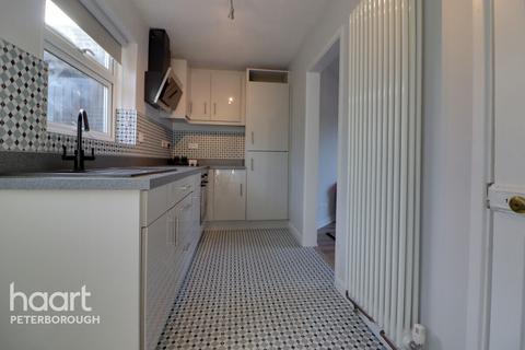 3 bedroom semi-detached house to rent, Station Road, Holme