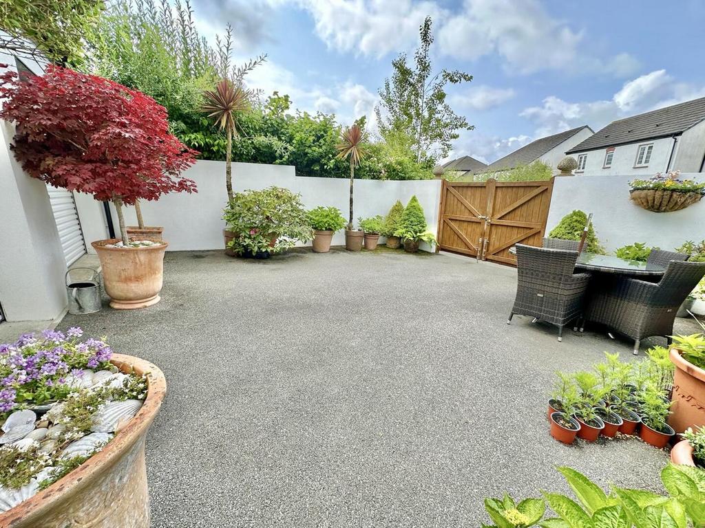 Driveway / Garden