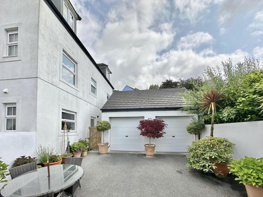Double Garage