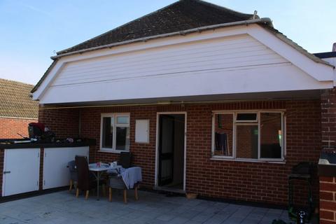 THE BROADWAY, THATCHAM RG19