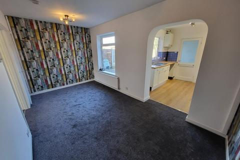3 bedroom semi-detached house to rent, Severn Road, Warrington WA3