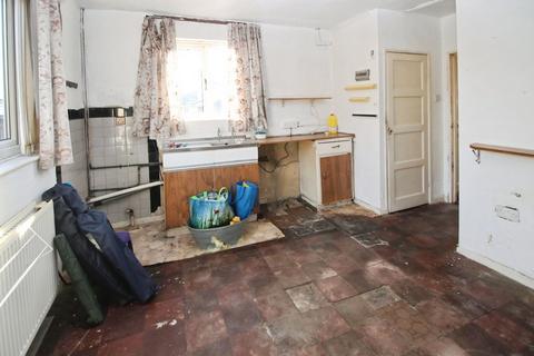3 bedroom semi-detached house for sale, Gisbourne Road, Bradley, West Yorkshire HD2