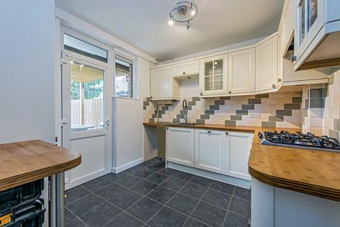 3 bedroom flat to rent, Ham Street, Richmond TW10
