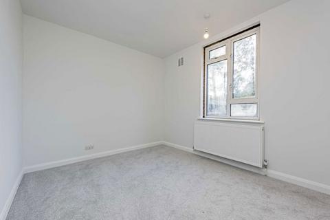 3 bedroom flat to rent, Ham Street, Richmond TW10