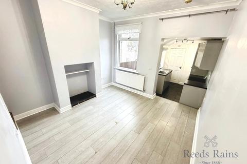2 bedroom terraced house to rent, Minshall Street, Staffordshire ST4