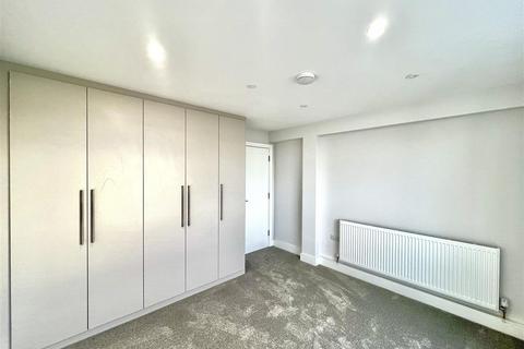 4 bedroom penthouse to rent, Wheatlands, Hounslow TW5