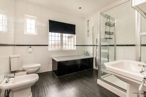 3 bedroom semi-detached house to rent, Whitton Road, Twickenham TW1