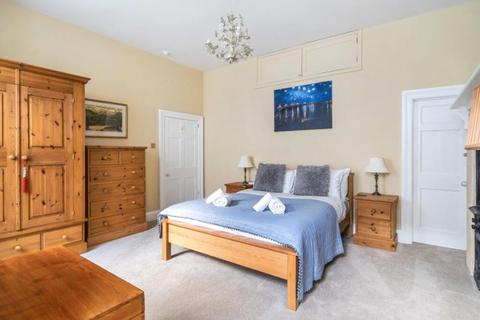 1 bedroom apartment to rent, St Georges Square Mews, London, SW1V