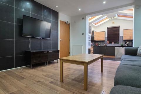 8 bedroom terraced house to rent, Norwood Road, Hyde Park