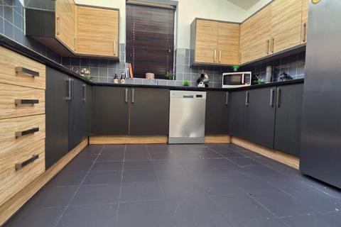 8 bedroom terraced house to rent, Norwood Road, Hyde Park